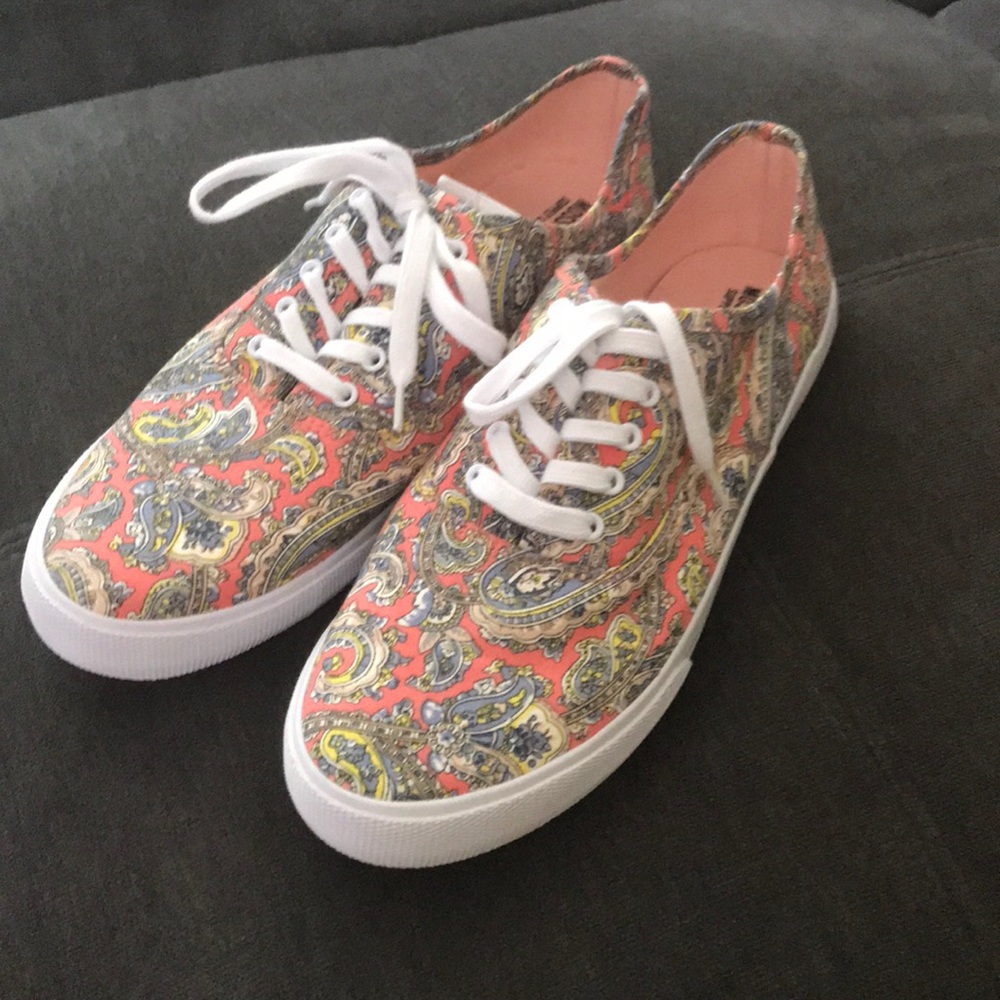 NWT Mossimo size 11 paisley tennis shoe